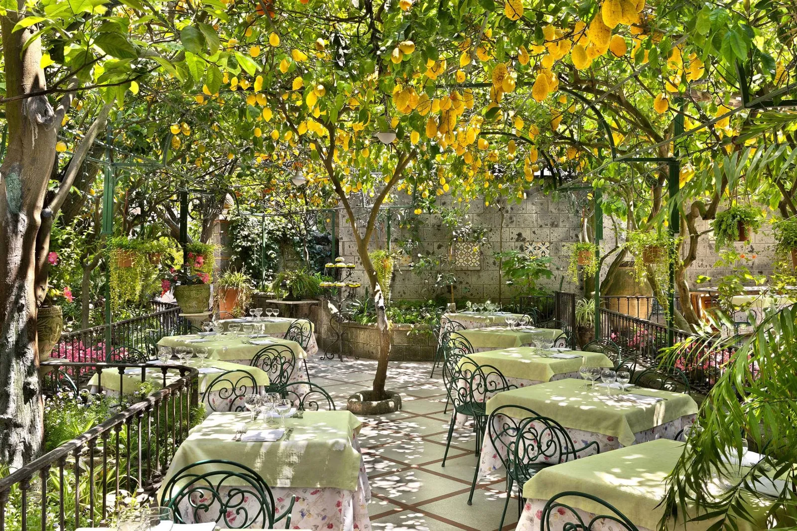 O’Parrucchiano restaurant Sorrento: home of cannelloni since 1868