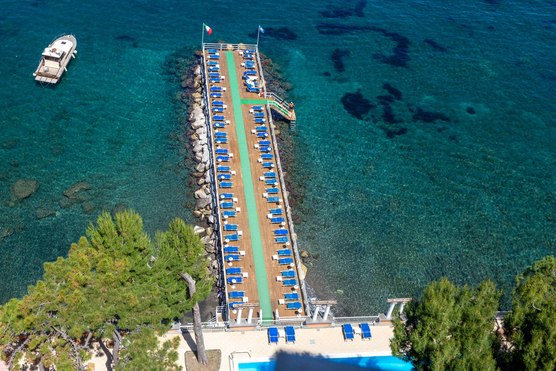 Beach Pool: quando piscina e mare diventano un’unica esperienza